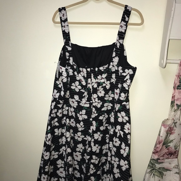 Torrid 👗Green & Black Floral Skater Dress NWT - Picture 2 of 3